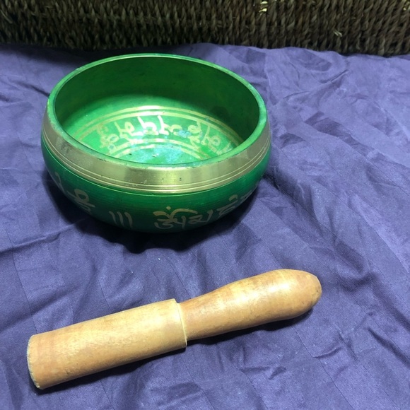 Green Tibetian Singing Bowl with Wooden Mallet - Picture 2 of 11